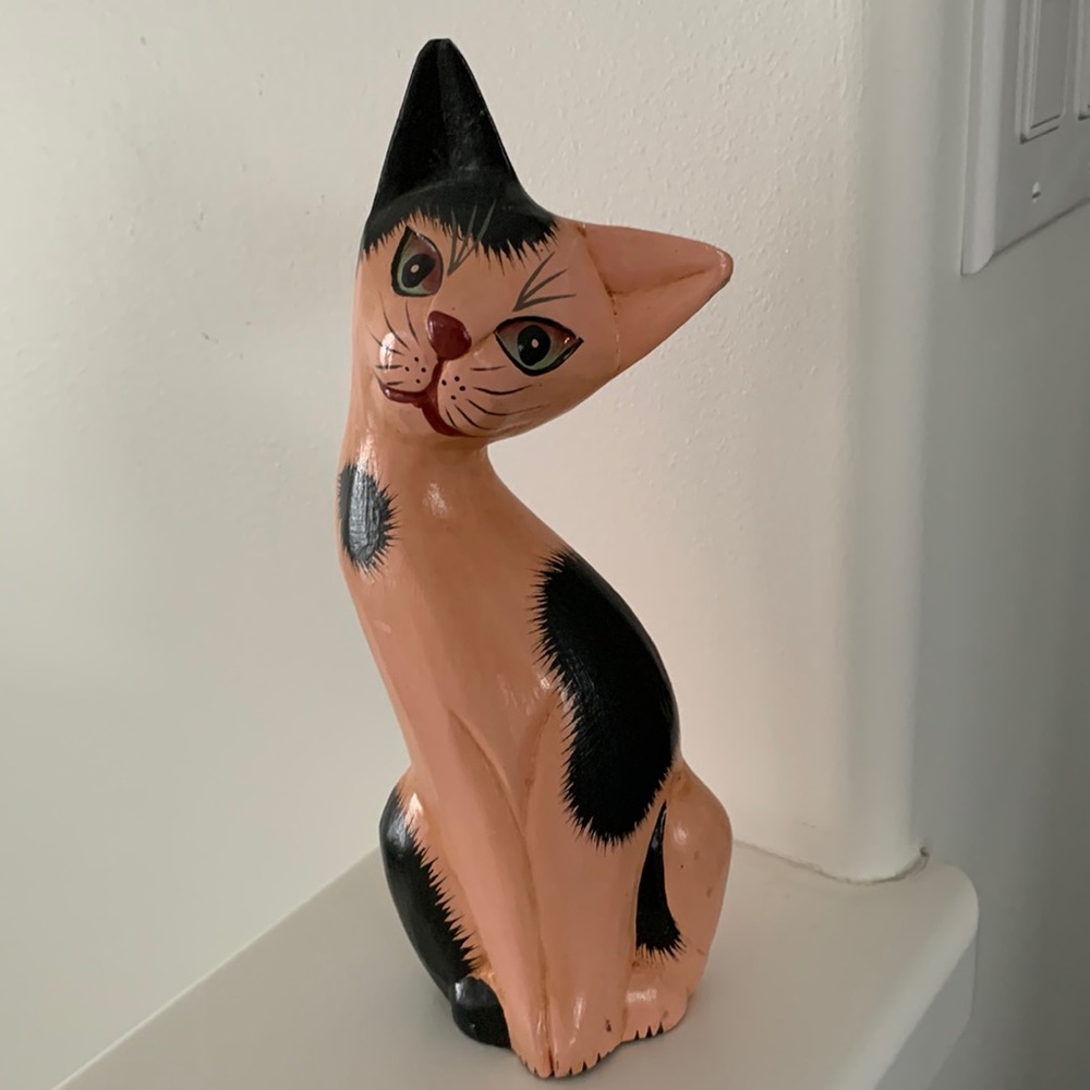 Vintage wooden cat decor